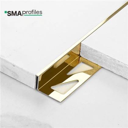 Prechodový pás z dreva na dlaždice kovu